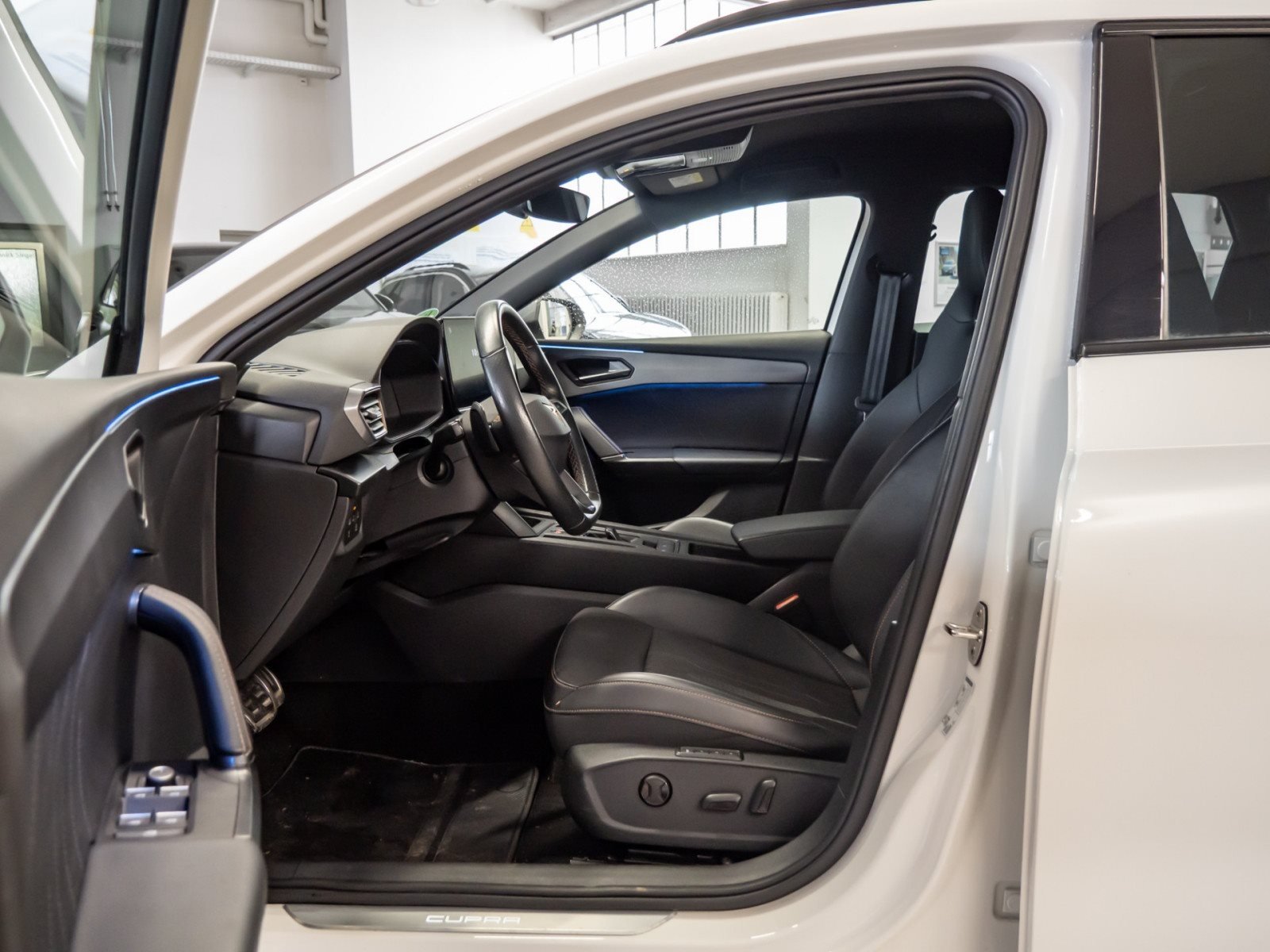 Leon Sportstourer e-HYBRID TSI DSG+ALU 18+RÜCKFAHRKAMERA+DCC+NAVI+LED+STAUASSITENT+FULL LI